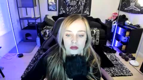 Snapshot of luna_lovelyy chatting on 05-27-26, 01:57 Luna online show from 05-27-26, 01:57