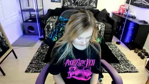 Snapshot of luna_lovelyy chatting on 06-06-26, 06:12 Luna online show from 06-06-26, 06:12
