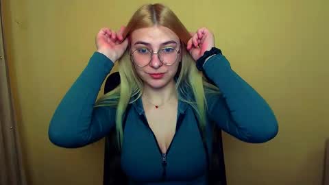 Luna online show from 01-04-25, 08:17