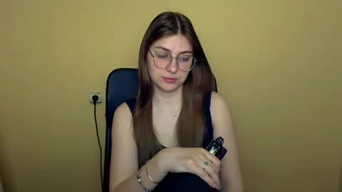 Snapshot of luna_lush_ chatting on 04-23-26, 08:02 Luna online show from 04-23-26, 08:02