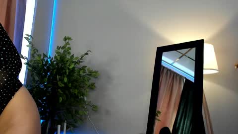 Snapshot of luna_mee chatting on 04-28-26, 01:37 Adele online show from 04-28-26, 01:37