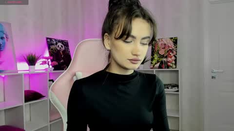 Snapshot of luna_mee chatting on 05-19-26, 01:00 Adele online show from 05-19-26, 01:00