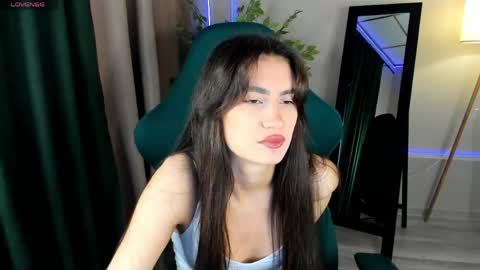 Snapshot of luna_mee chatting on 05-29-26, 12:30 Adele online show from 05-29-26, 12:30
