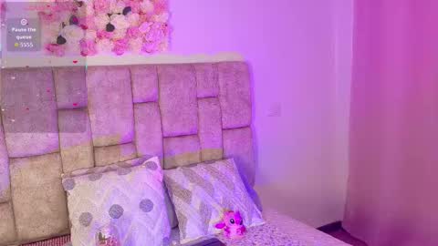 Snapshot of luna_ocampo chatting on 09-12-25, 06:41 online show from 09-12-25, 06:41