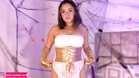 Snapshot of luna_ocampo chatting on 10-31-25, 08:54 online show from 10-31-25, 08:54