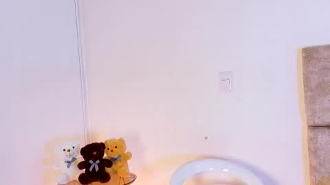 Snapshot of luna_ocampo chatting on 11-13-25, 08:41 online show from 11-13-25, 08:41