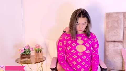 Snapshot of luna_ocampo chatting on 11-15-25, 08:27 online show from 11-15-25, 08:27