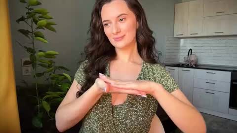 luna_raee online show from 09-23-25, 07:55