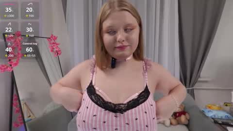 Snapshot of luna_reedy chatting on 10-13-25, 09:15 Daria online show from 10-13-25, 09:15