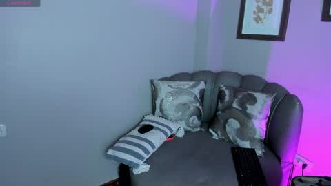 Luna Rosse  online show from 04-05-26, 12:46