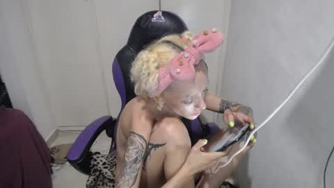 Luna online show from 12-18-24, 06:43