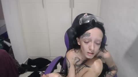 Luna online show from 01-02-25, 04:35