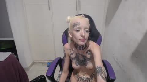 Luna online show from 01-31-25, 04:58