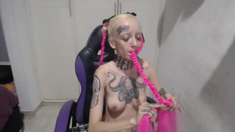 Luna online show from 02-02-25, 01:02