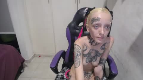 Luna online show from 02-03-25, 03:42