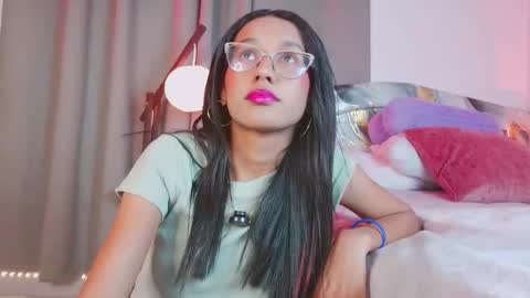 Snapshot of luna_valen chatting on 11-21-25, 08:18 luna_valen online show from 11-21-25, 08:18