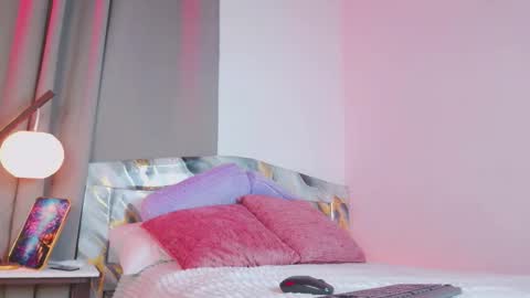 Snapshot of luna_valen chatting on 11-24-25, 08:19 luna_valen online show from 11-24-25, 08:19