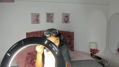 luna_velveth1 online show from 04-18-26, 10:41