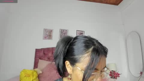 luna_velveth1 online show from 04-21-26, 10:43