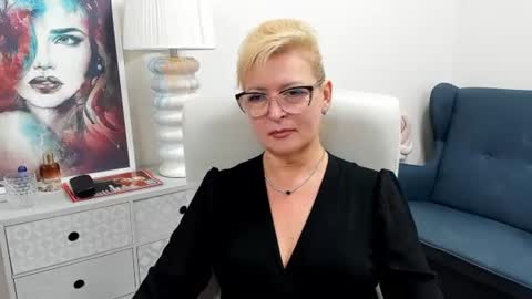 L u n a online show from 07-25-26, 06:55