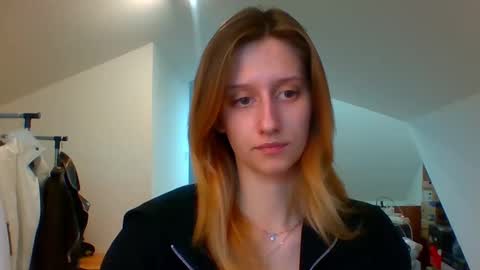 L U N A  online show from 02-05-25, 02:48