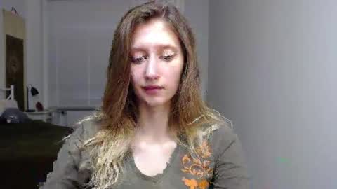 L U N A  online show from 10-17-25, 05:43