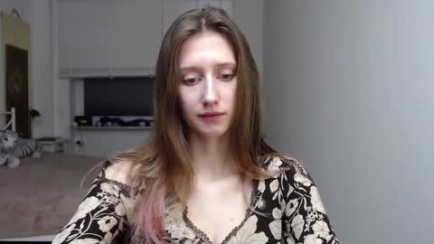 Snapshot of luna_xsensual chatting on 01-12-26, 06:29 L U N A online show from 01-12-26, 06:29