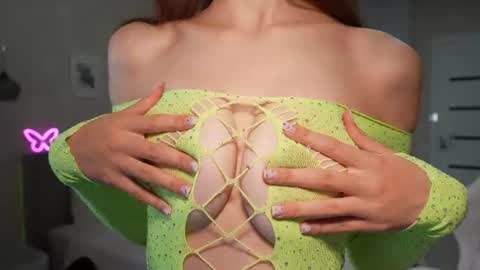 Snapshot of luna_yung chatting on 06-24-26, 05:23 Sweet Luna online show from 06-24-26, 05:23