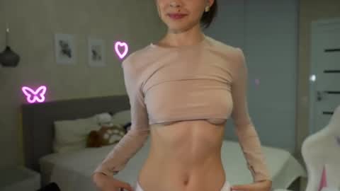 Snapshot of luna_yung chatting on 07-01-26, 05:45 Sweet Luna online show from 07-01-26, 05:45