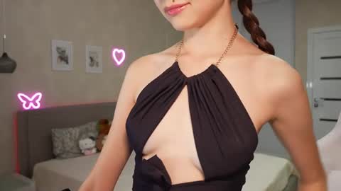 Snapshot of luna_yung chatting on 07-12-26, 05:04 Sweet Luna online show from 07-12-26, 05:04