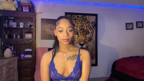 lunaa_11 online show from 12-08-24, 03:21