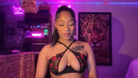 lunaa_11 online show from 05-09-26, 05:45