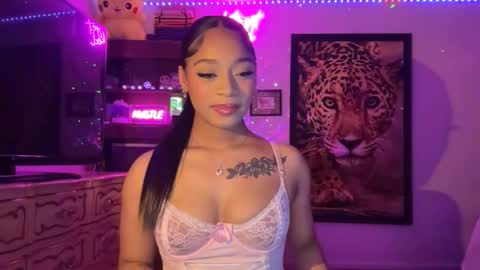 lunaa_11 online show from 05-15-26, 05:47