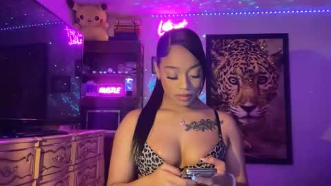 lunaa_11 online show from 05-22-26, 05:25