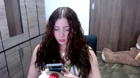 lunaa_sub online show from 07-21-26, 08:00