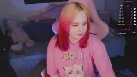 Snapshot of lunaali chatting on 06-01-26, 03:25 Li online show from 06-01-26, 03:25