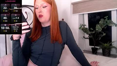 Luna give me a thumbs up please online show from 02-01-26, 11:14