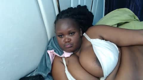 lunabloom01 online show from 10-20-25, 09:48