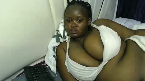 lunabloom01 online show from 12-22-25, 10:23