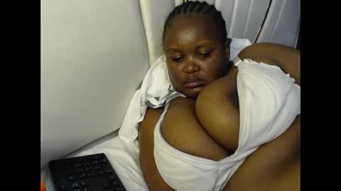 lunabloom01 online show from 02-05-26, 04:55