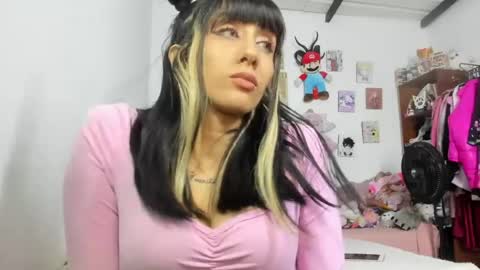 lunacristal_moon online show from 06-18-26, 08:25