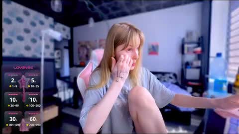 Snapshot of lunacyy chatting on 06-21-26, 01:03 Britney online show from 06-21-26, 01:03