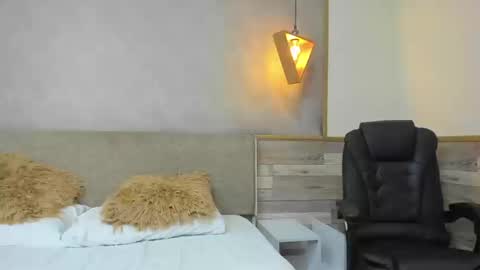 LUNA  online show from 11-05-25, 01:55