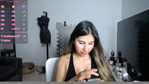 Snapshot of lunagardners chatting on 09-13-25, 12:32 lunagardners online show from 09-13-25, 12:32