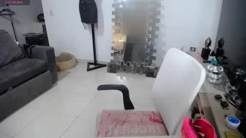 Snapshot of lunagardners chatting on 09-19-25, 01:40 lunagardners online show from 09-19-25, 01:40