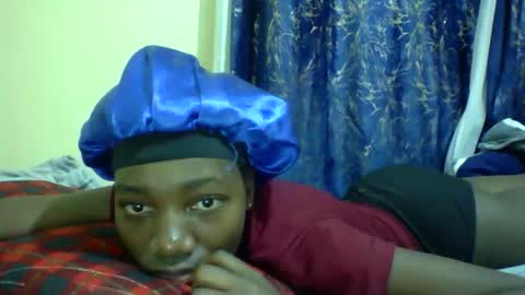 lunah_kitty online show from 05-17-26, 12:19