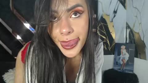 Snapshot of lunahex_cs chatting on 07-14-26, 02:45 LUNA HEX online show from 07-14-26, 02:45