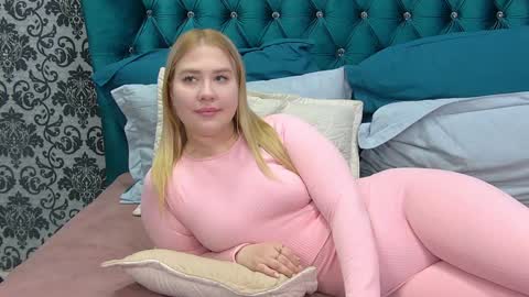 LunaHouston online show from 01-31-25, 02:04