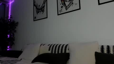 Laura online show from 02-06-25, 09:28