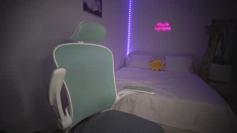 Laura online show from 10-15-25, 06:02